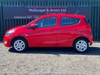 Second-hand Vauxhall Viva 75 CP (55 kW) 2015 Roșu Hatchback