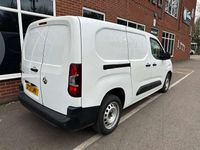 Second-hand Vauxhall Combo Edition 100 CP (73 kW) 2021 Alb Monovolum