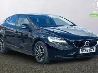 Begagnad Volvo V40 Momentum 122 HK (89 kW) 2019 Svart Halvkombi