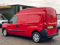 Begagnad Fiat Doblò 105 HK (77 kW) 2013 Röd Minibuss