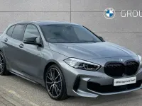 Usado BMW M135 Shadowline 306 CV (225 kW) 2022 Gris Utilitario