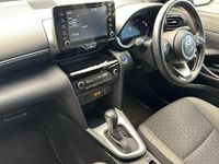 Used Toyota Yaris Hybrid Design 116 HP (85 kW) 2023 White Estate