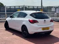 Used Vauxhall Astra SRi 140 HP (102 kW) 2015 White Hatchback
