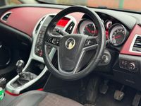 Second-hand Vauxhall Astra GTC SRi 165 CP (121 kW) 2015 Negru Hatchback