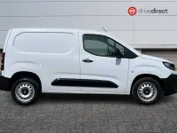 Used Vauxhall Combo S 100 HP (73 kW) 2024 White MPV