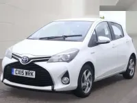 Used Toyota Yaris 101 HP (74 kW) 2015 White Hatchback