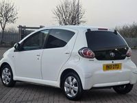 Used Toyota Aygo 68 HP (50 kW) 2011 White Hatchback
