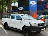 Used Toyota HiLux Active 150 HP (110 kW) 2020 White Pickup