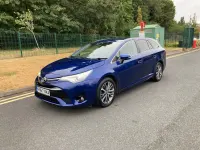 Used Toyota Avensis Business Edition 143 HP (105 kW) 2017 Blue Estate