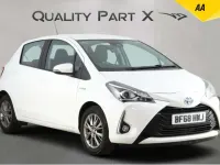 Used Toyota Yaris 100 HP (73 kW) 2018 White Hatchback