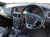 Begagnad Volvo V40 R-Design Pro 2017 Silver Halvkombi