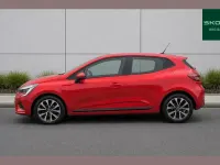 Used Renault Clio Iconic 88 HP (64 kW) 2021 Red Hatchback