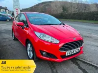Begagnad Ford Fiesta Zetec 82 HK (60 kW) 2016 Röd Halvkombi