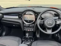 Usado Mini Cooper Classic 134 CV (98 kW) 2023 Rojo Utilitario