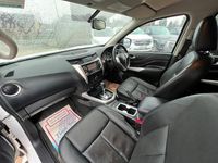 Used Nissan Navara Tekna 190 HP (139 kW) 2021 White Pickup