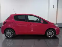 Begagnad Toyota Yaris 99 HK (72 kW) 2016 Röd Halvkombi