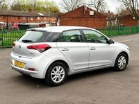 Używany Hyundai i20 SE 84 KM (61 kW) 2018 Srebrny Hatchback