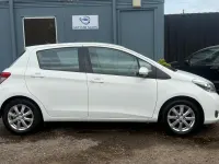 Used Toyota Yaris 99 HP (72 kW) 2013 White Hatchback