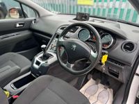 Used Peugeot 5008 Allure 120 HP (88 kW) 2016 White MPV