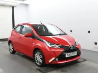 Gebraucht Toyota Aygo x-press 69 PS (50 kW) 2015 Rot Kleinwagen