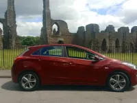 Used Hyundai i30 SE 100 HP (73 kW) 2016 Red Hatchback
