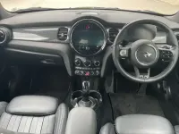 Usado Mini Cooper Exclusive 134 HP (98 kW) 2023 Preto Citadino