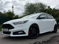 Used Ford Focus ST 250 HP (183 kW) 2015 White Hatchback