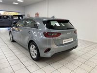 Używany Kia Ceed 2023 Srebrny Hatchback
