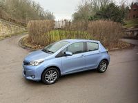 Used Toyota Yaris 90 HP (66 kW) 2014 Blue Hatchback