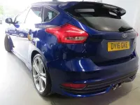 Usado Ford Focus ST 250 CV (183 kW) 2016 Azul Utilitario