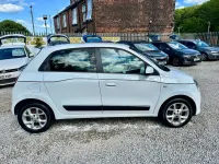 Used Renault Twingo Dynamique 70 HP (51 kW) 2015 White Hatchback