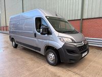 Usado Citroën Relay 140 HP (102 kW) 2023 Cinzento Van