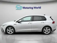 Second-hand VW Golf VIII R-line 130 CP (95 kW) 2023 Argintiu Hatchback