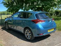 Used Toyota Auris 116 HP (85 kW) 2017 Blue Hatchback