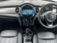 Usado Mini Cooper Exclusive 134 CV (98 kW) 2023 Negro Utilitario