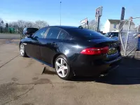 Begagnad Jaguar XE R-Sport 180 HK (132 kW) 2017 Svart Sedan