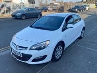 Used Vauxhall Astra 95 HP (69 kW) 2013 White Hatchback