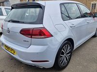 Used VW Golf VII SE 131 HP (96 kW) 2018 Silver Hatchback