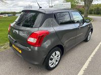 Usado Suzuki Swift SZ3 90 HP (66 kW) 2019 Cinzento Citadino