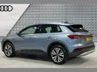 Usado Audi Q4 e-tron Sport 210 kW (286 HP) 2024 Azul SUV