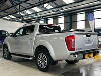 Usado Nissan Navara Tekna 190 HP (139 kW) 2018 Prateado Pickup