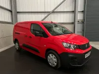 Used Peugeot Partner 100 HP (73 kW) 2020 Red MPV