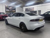 Begagnad Jaguar XE Portfolio 180 HK (132 kW) 2017 Vit Sedan