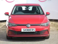 Begagnad VW Golf VIII Life 130 HK (95 kW) 2022 Röd Halvkombi