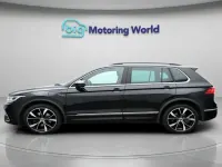 Second-hand VW Tiguan R-line 242 CP (177 kW) 2023 Negru SUV