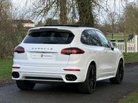 Used Porsche Cayenne 385 HP (283 kW) 2017 White SUV