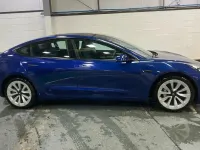 Usado Tesla Model 3 Standard Range 180 kW (245 HP) 2022 Azul Sedan
