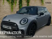 Usado Mini Cooper Hatch 134 CV (98 kW) 2023 Plateado Utilitario