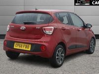 Usado Hyundai i10 Premium 87 CV (63 kW) 2018 Rojo Utilitario