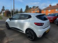 Used Renault Clio IV Iconic 90 HP (66 kW) 2018 White Hatchback